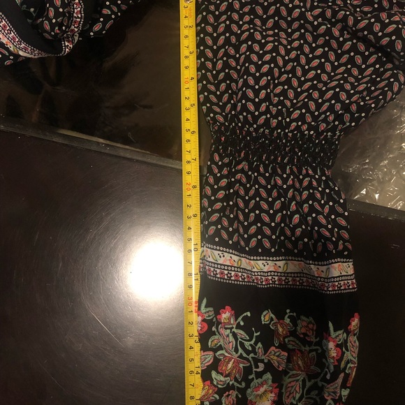 Umgee: V-Neck floral Tunic. Size:(S)  color: Black/pink - Picture 12 of 12